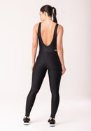 Macacão shine preto texturizado com recortes